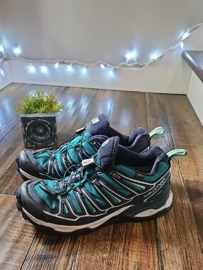 Salomon Womens Teal and Gray Quick-Lace HikingTrail Sneakers